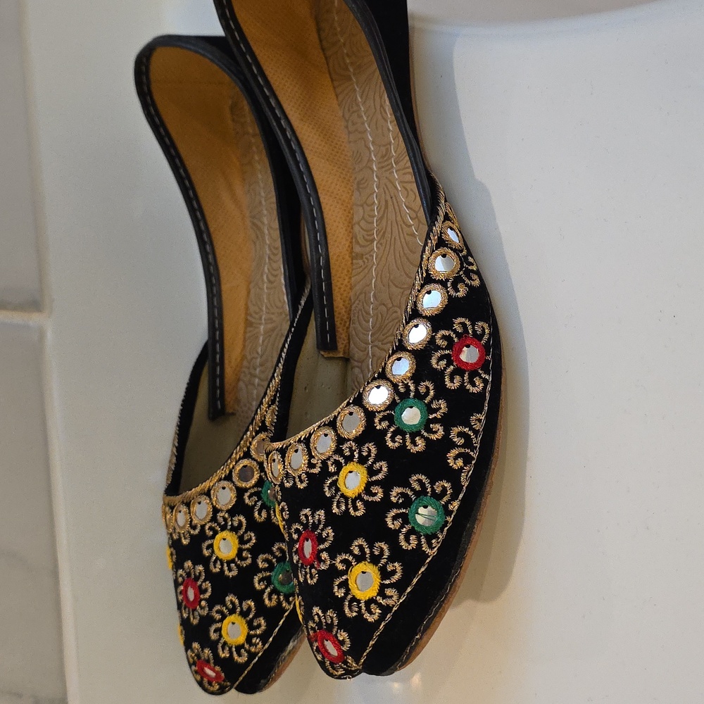 Embroidered Black Jutti Flats New